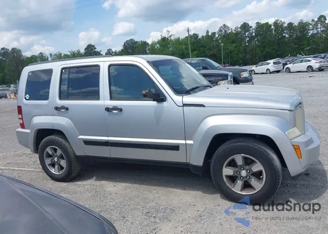 2008 Jeep Liberty Sport z USA, uszkodzony, nr VIN 1J8GN28K98W174572